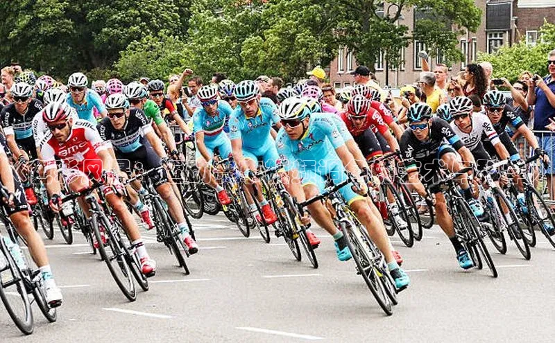 《色彩风暴：运动赛事视频调色的艺术与科学》